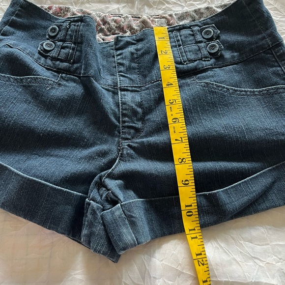 BoomBoom Jeans Juniors Low Cut Shorts - Picture 5 of 6